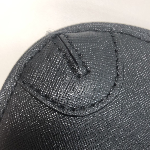 Henri Bendel crossbody briefcase laptop satchel.  Nice condition in Black & Gold - Picture 12 of 12